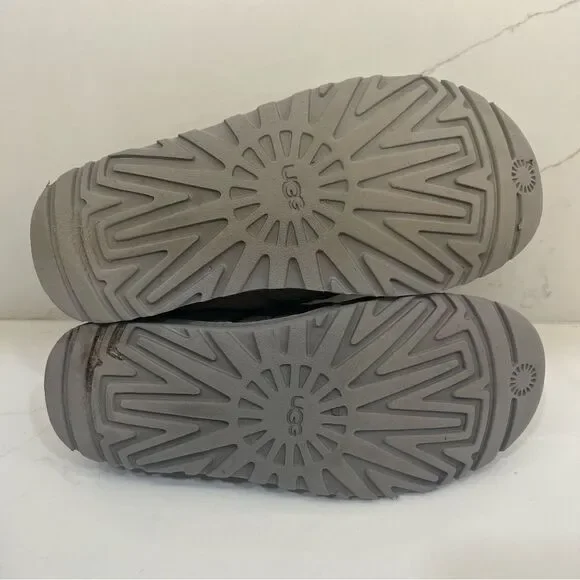 UGG Neumel Oyster Suede Chukka Boots